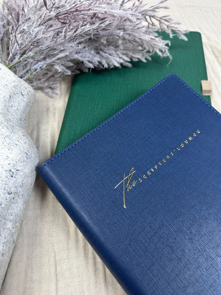 [1239-GREEN] Leather Binder with Gold Logo - دفتر جلد بشعار ذهبي (Green)