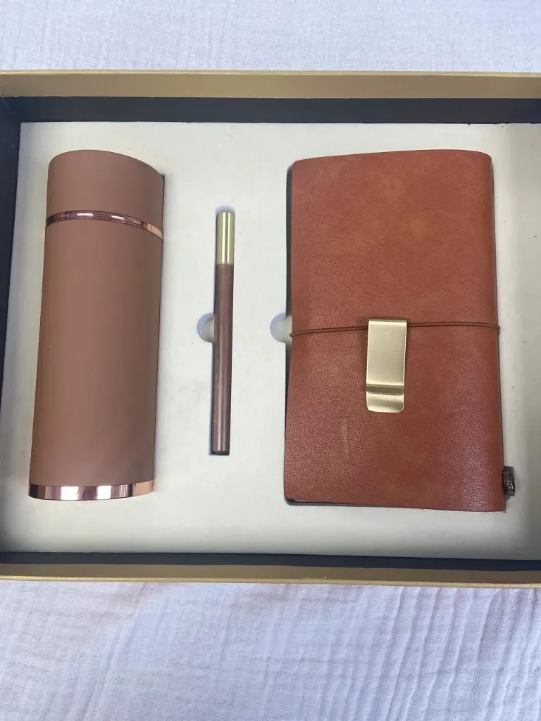 [1243-BURGUNDY] Journal Flask Set - مجموعة دفتر ملاحظات وزجاجة حرارية (Burgundy)
