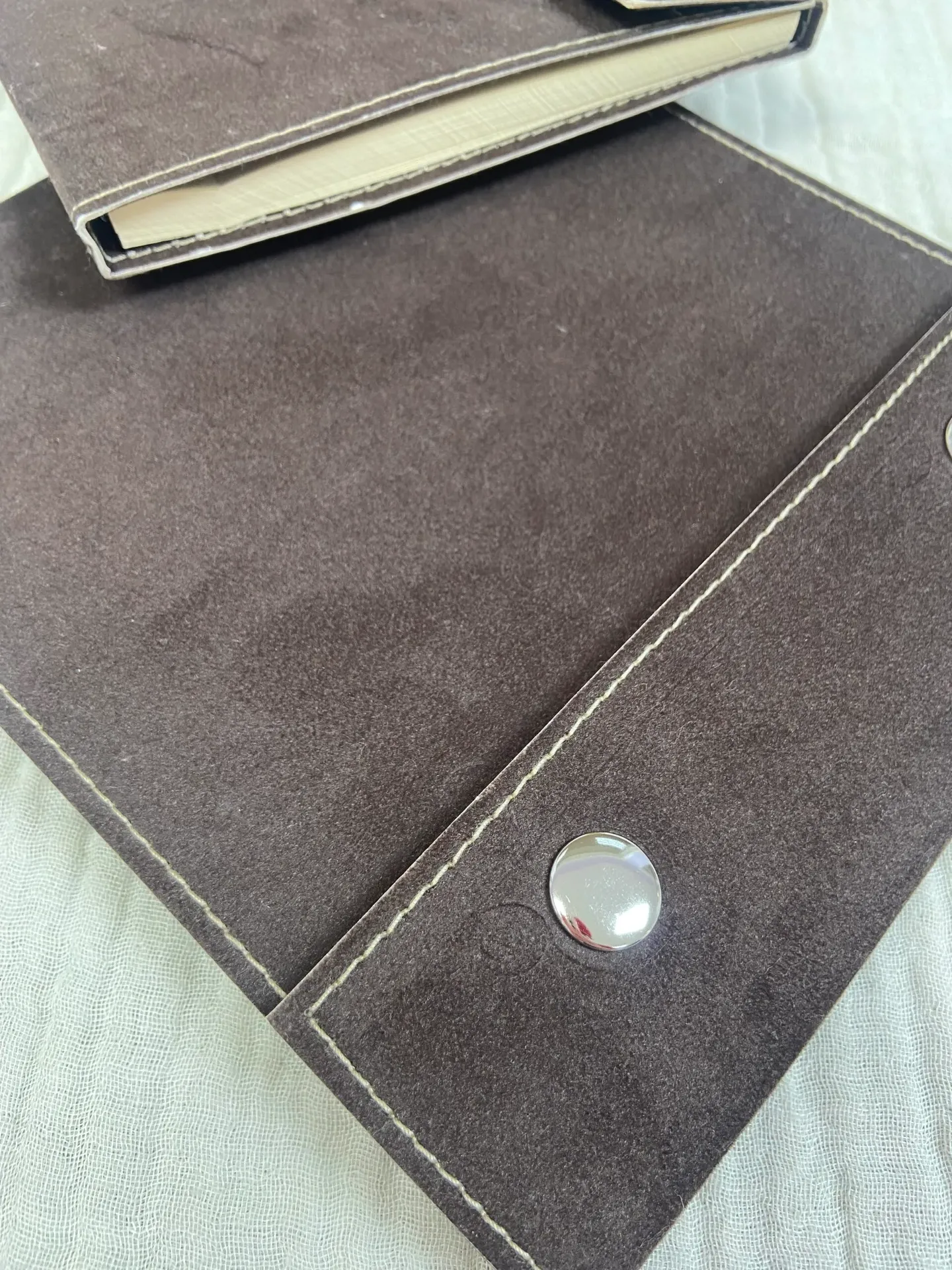 [7304-LINED] Buttons Suede Journal (Square) - دفتر شمواه بكباسين (مربع) (Lined)