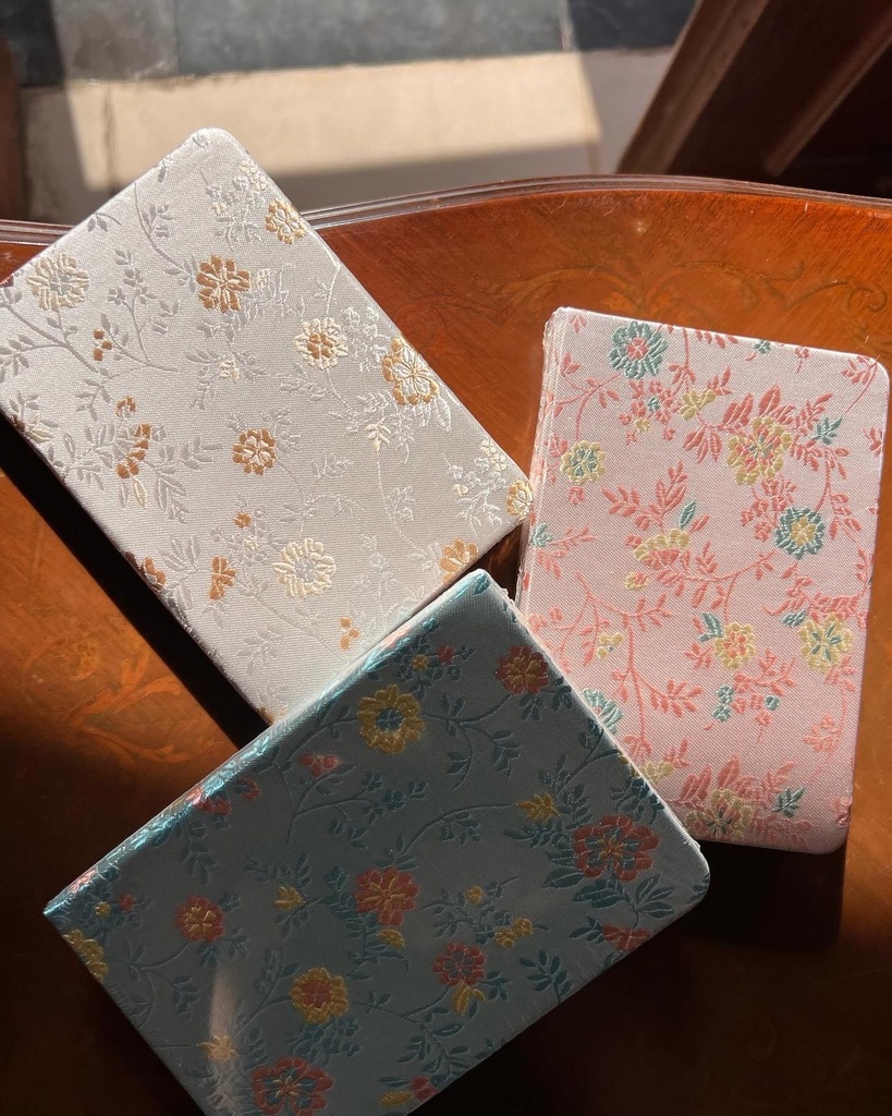 [2370-WHITE] A6 Half-Lined Journal with Satin Fabric Cover - اجندة ساتان نصف سادة ونصف مسطرة A6 (أبيض)