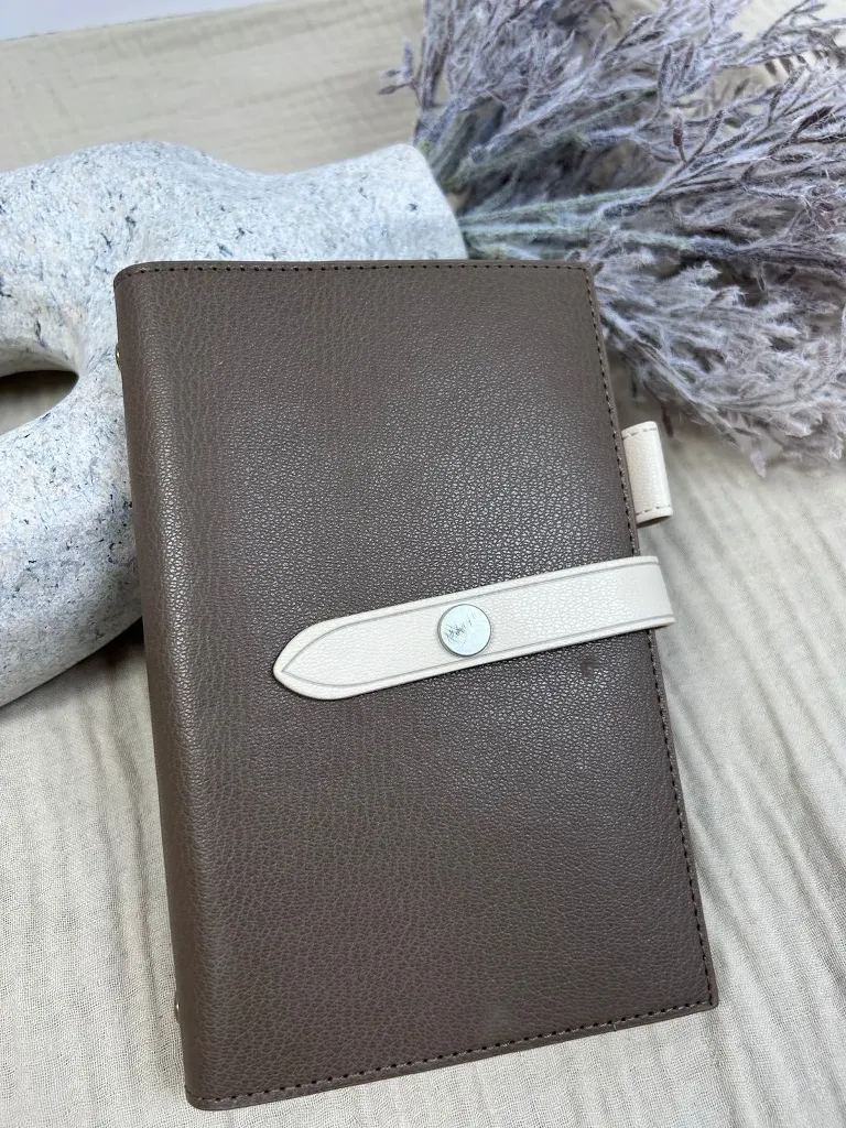 Two-Toned Leather Binder - مجلد جلد من لونين (A5)