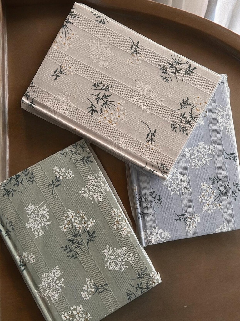 [2352-D-WHITE] Dainty Flowers Journal with Fabric Cover - دفتر قماش بزهور رقيقة (أبيض, منقّط)
