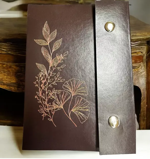 [1444-P-DRKBROWN] Buttons Leather Journal (B5) - دفتر من الجلد بكباسين (B5) (فارغ, بني غامق)